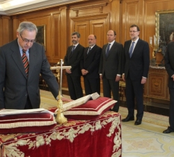 Su Majestad el Rey durante el acto de jura del nuevo Magistrado del Tribunal Constitucional, Ricardo Enríquez Sancho